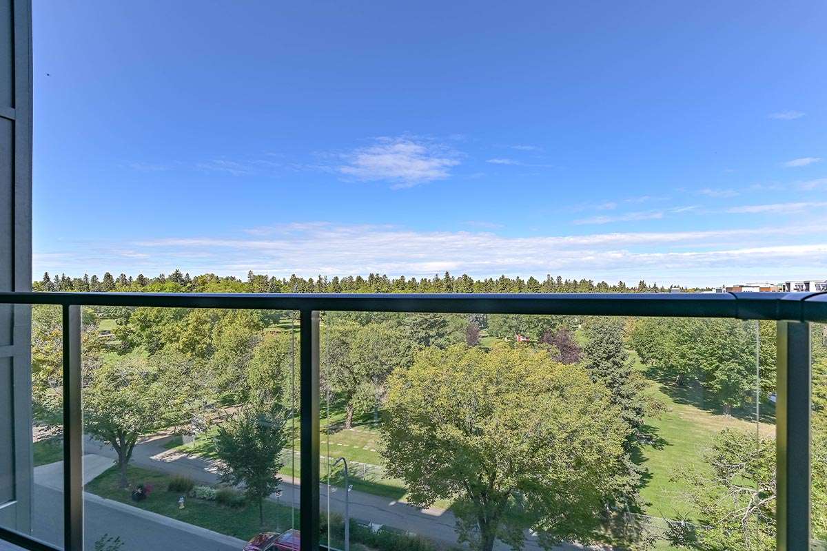 https://www.capreit.ca/wp-content/uploads/2021/09/0010_Apartments-for-rent-in-Edmonton-AB-Infiniti-on-105-balcony-view.jpg