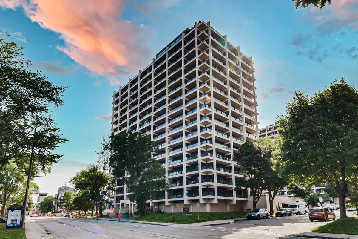 https://www.capreit.ca/wp-content/uploads/2021/09/01-435-ch-ste-foy-1.jpg