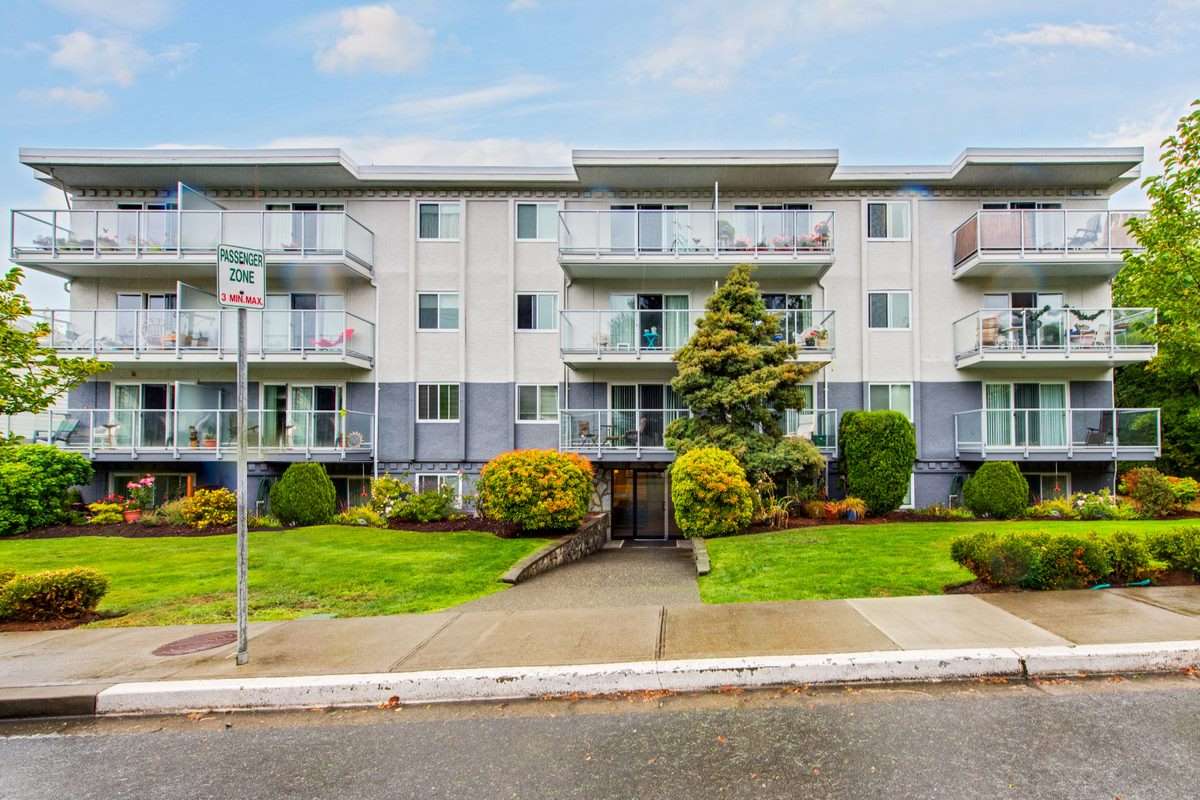 https://www.capreit.ca/wp-content/uploads/2021/09/01-Valencia-Apts-660-Niagara-St-Victoria-BC-exterior-1B.jpg