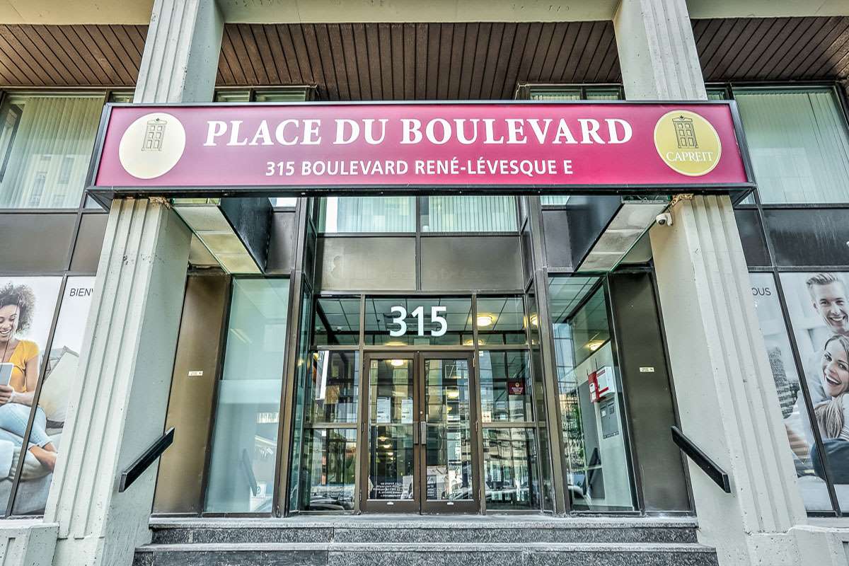 https://www.capreit.ca/wp-content/uploads/2021/09/02-Appartements-a-louer-Montreal-135-Rene-Levesque-Est-Place-du-Blvd-Entrance-v2.jpg