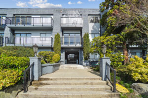 Chateau Delon Apartments