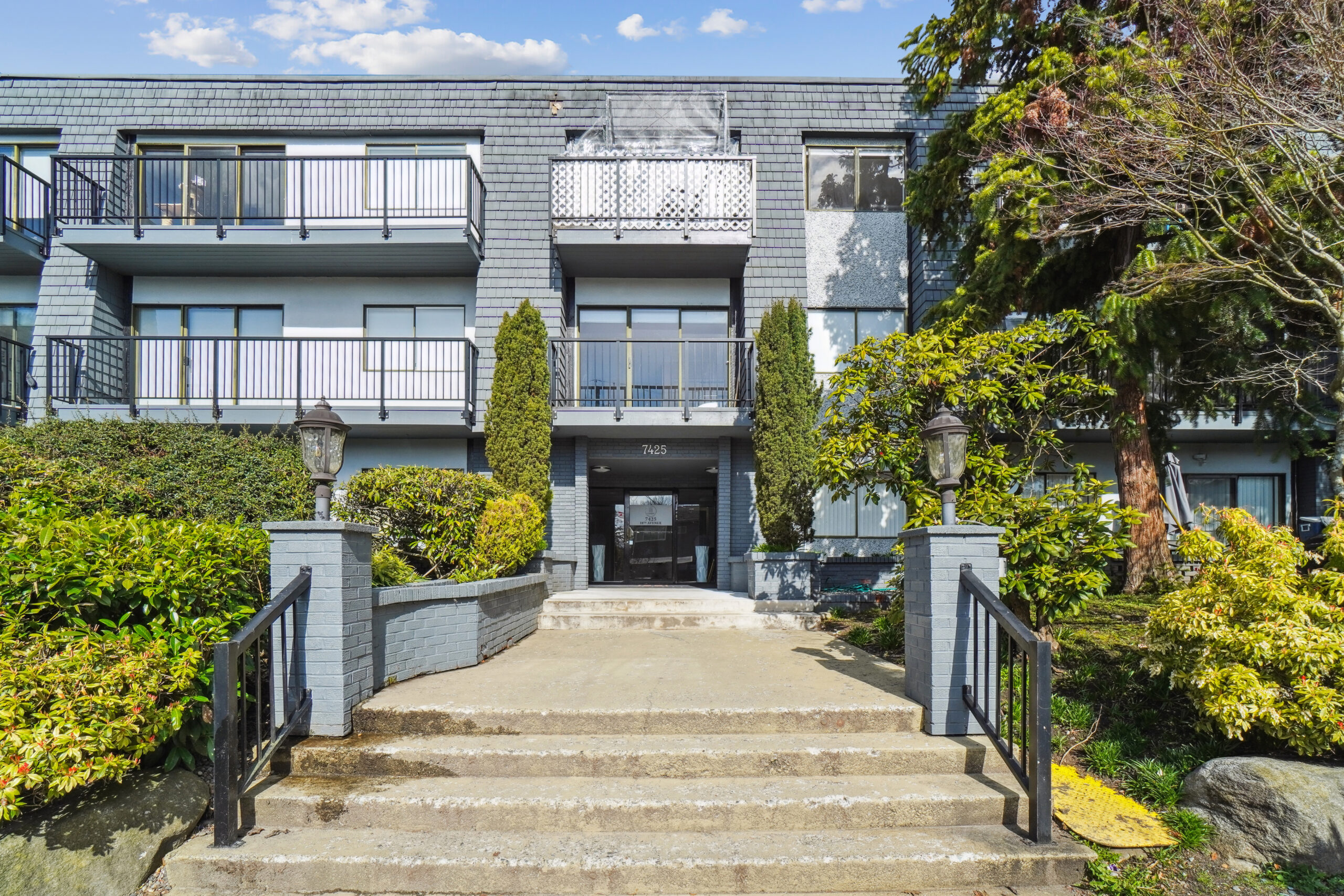 Chateau Delon Apartments