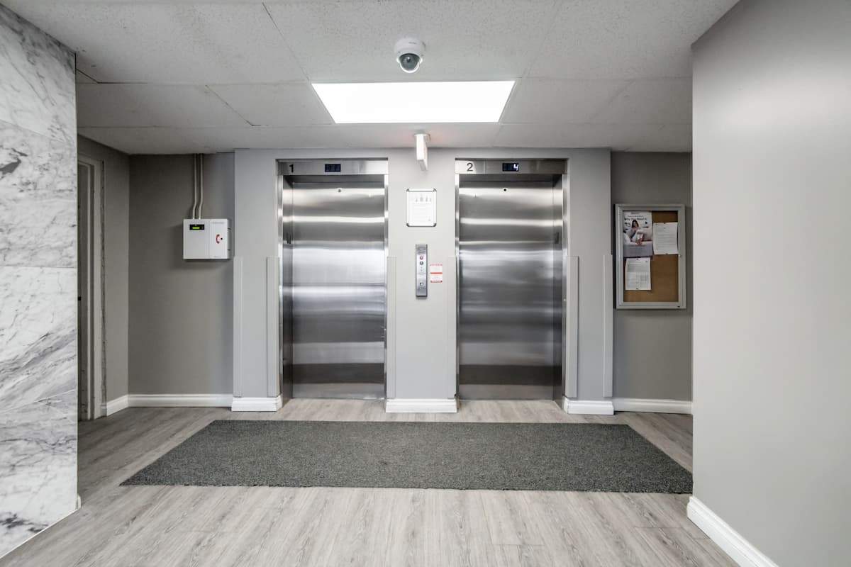 https://www.capreit.ca/wp-content/uploads/2021/09/1-492-springbank-london-ON-lobby.jpg