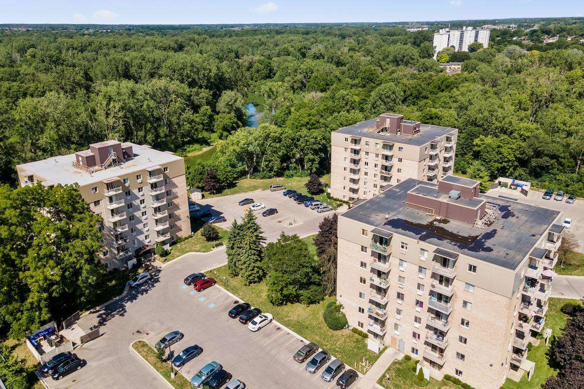 https://www.capreit.ca/wp-content/uploads/2021/09/1-apartments-for-rent-London-ON-848-kipps-lane-exterior.jpg