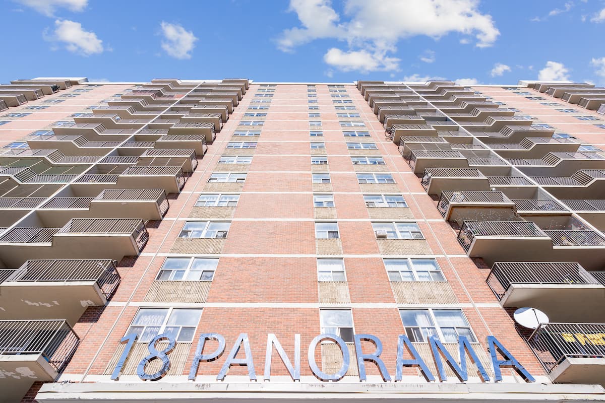 https://www.capreit.ca/wp-content/uploads/2021/09/1-apartments-for-rent-etobicoke-toronto-ON-18-panorama-exterior.jpg