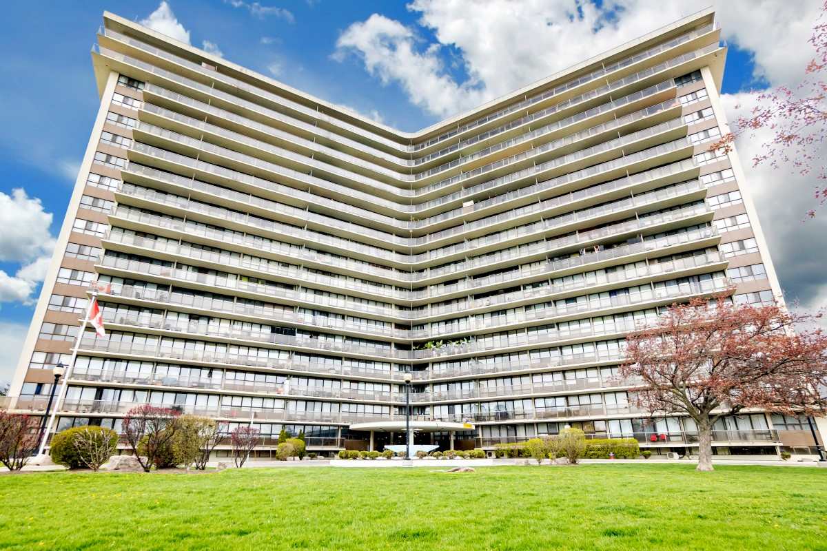 https://www.capreit.ca/wp-content/uploads/2021/09/1-apartments-for-rent-mississauga-applewood-1055-bloor-exterior.jpg