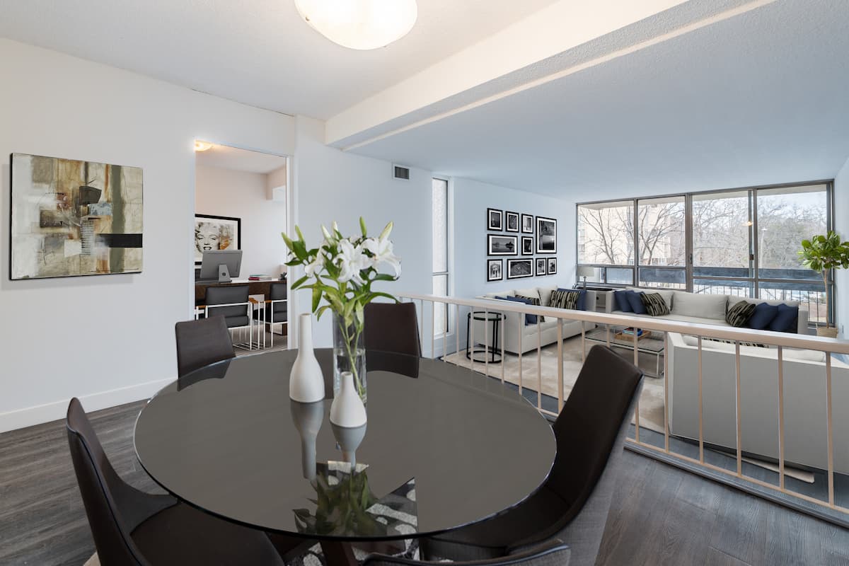 https://www.capreit.ca/wp-content/uploads/2021/09/1-apartments-for-rent-oakville-ON-staged.jpg