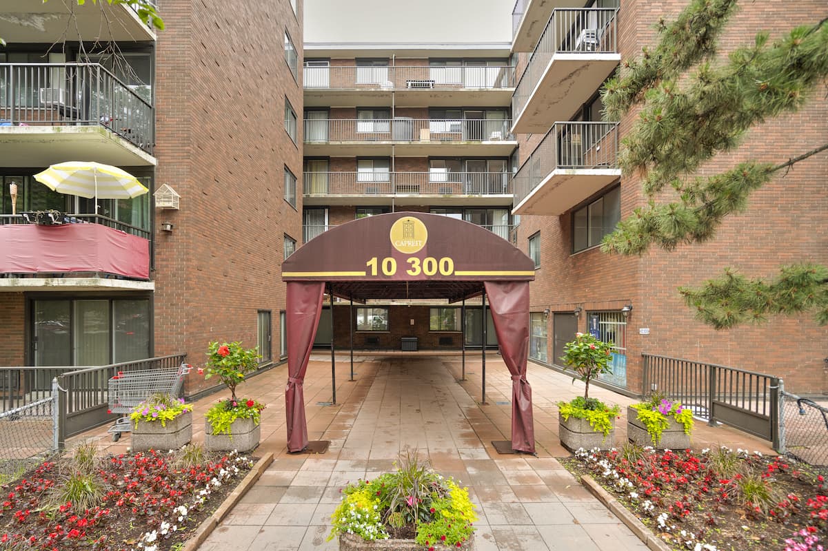 https://www.capreit.ca/wp-content/uploads/2021/09/1-bois-de-boulogne-montreal-QC-exterior.jpg