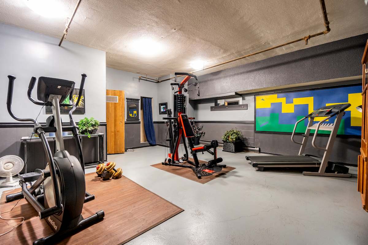 https://www.capreit.ca/wp-content/uploads/2021/09/10-apartments-for-rent-Burlington-ON-4067-Longmoor-gym.jpg