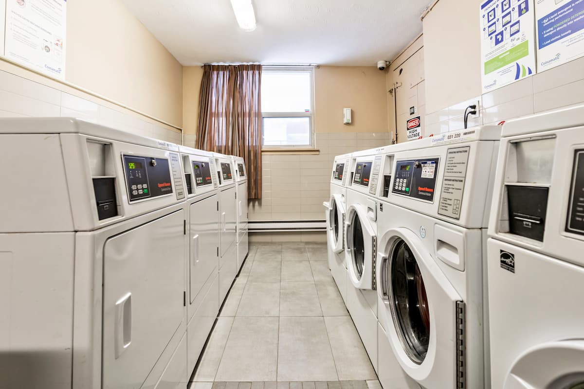 https://www.capreit.ca/wp-content/uploads/2021/09/10-apartments-for-rent-toronto-ON-south-garden-laundry-room.jpg