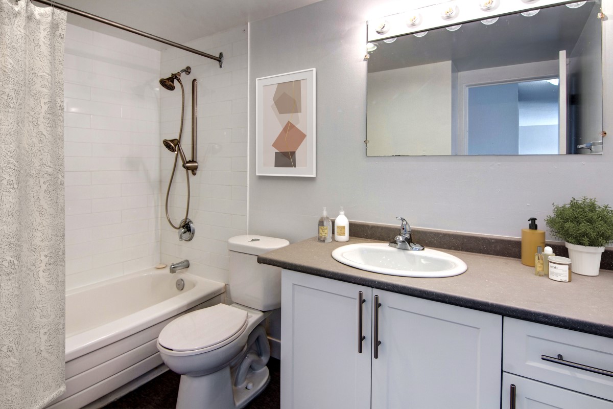 2 Bedroom available at 215-221,155,157 & 243 Gorge Road East 2