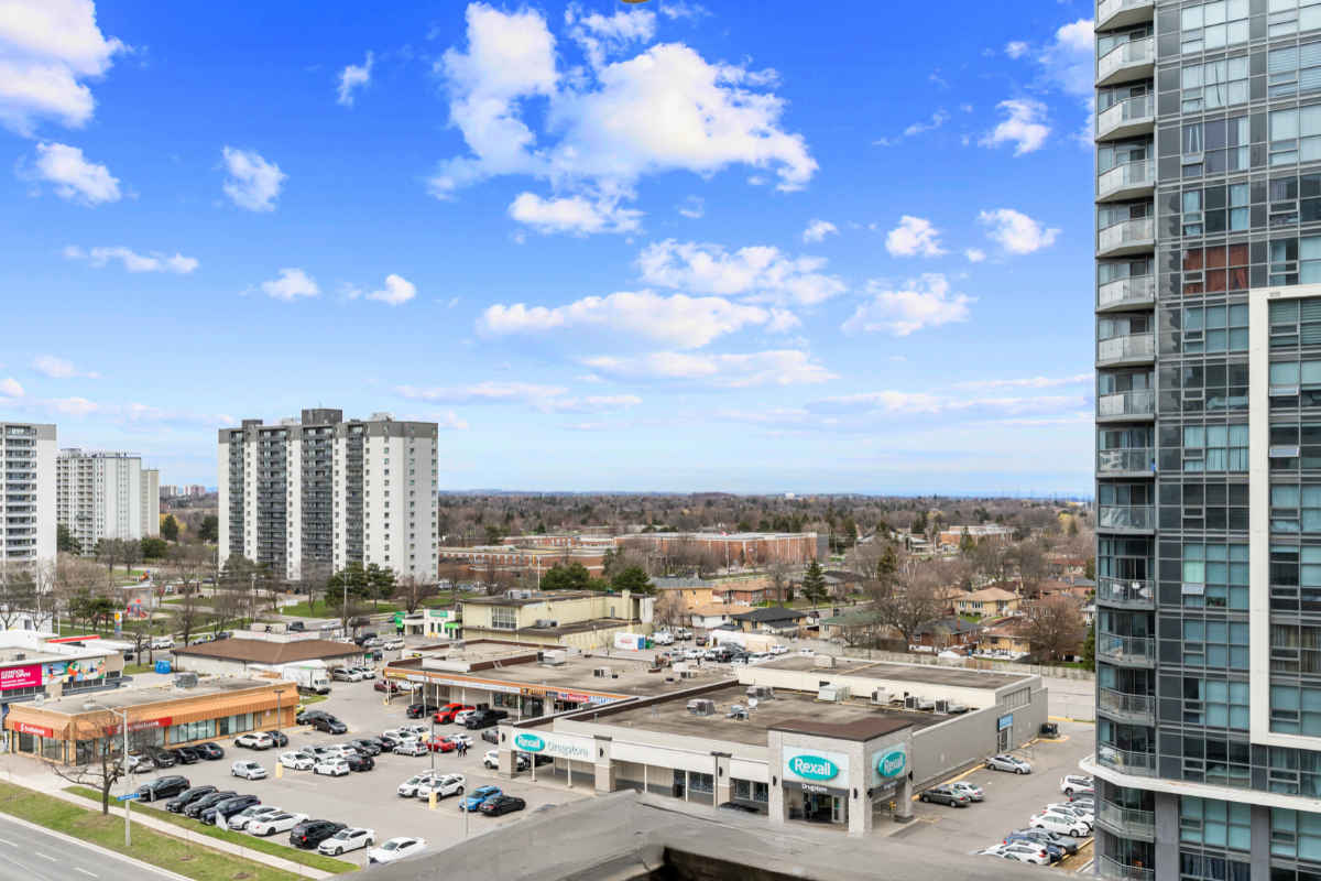 https://www.capreit.ca/wp-content/uploads/2021/09/1050-Markham-Balcony-1200-x-800-px.png