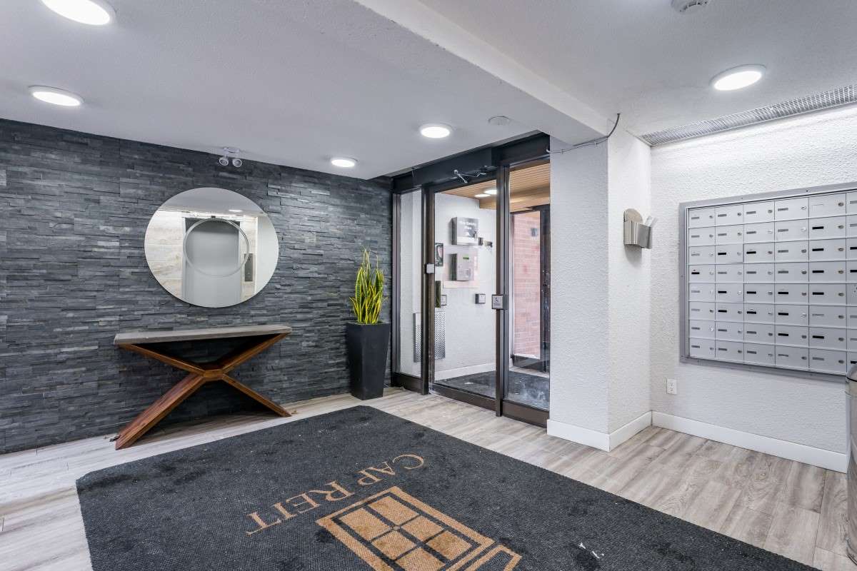 https://www.capreit.ca/wp-content/uploads/2021/09/2-Townhomes-for-rent-in-Bramption-804-Clarke-Blvd.jpg