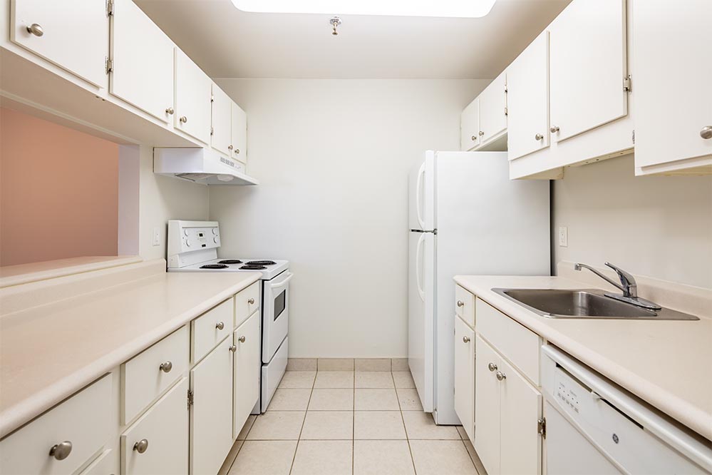 https://www.capreit.ca/wp-content/uploads/2021/09/2073-Brunswick-Cunard-Lowrise-Halifax-Kitchen2.jpg