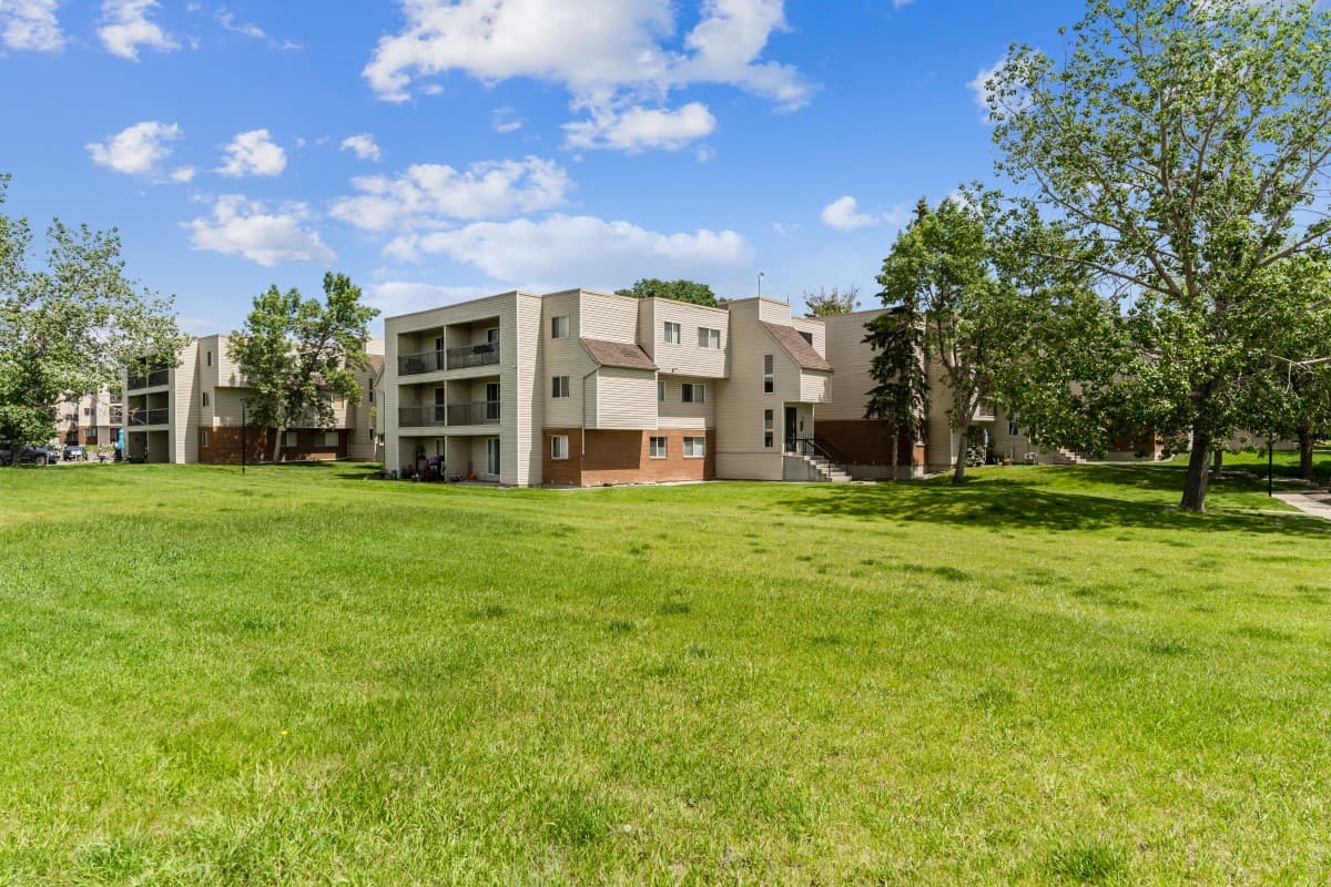 https://www.capreit.ca/wp-content/uploads/2021/09/21135-Cedar-Ridge-Courtyard-resized-for-web.jpg