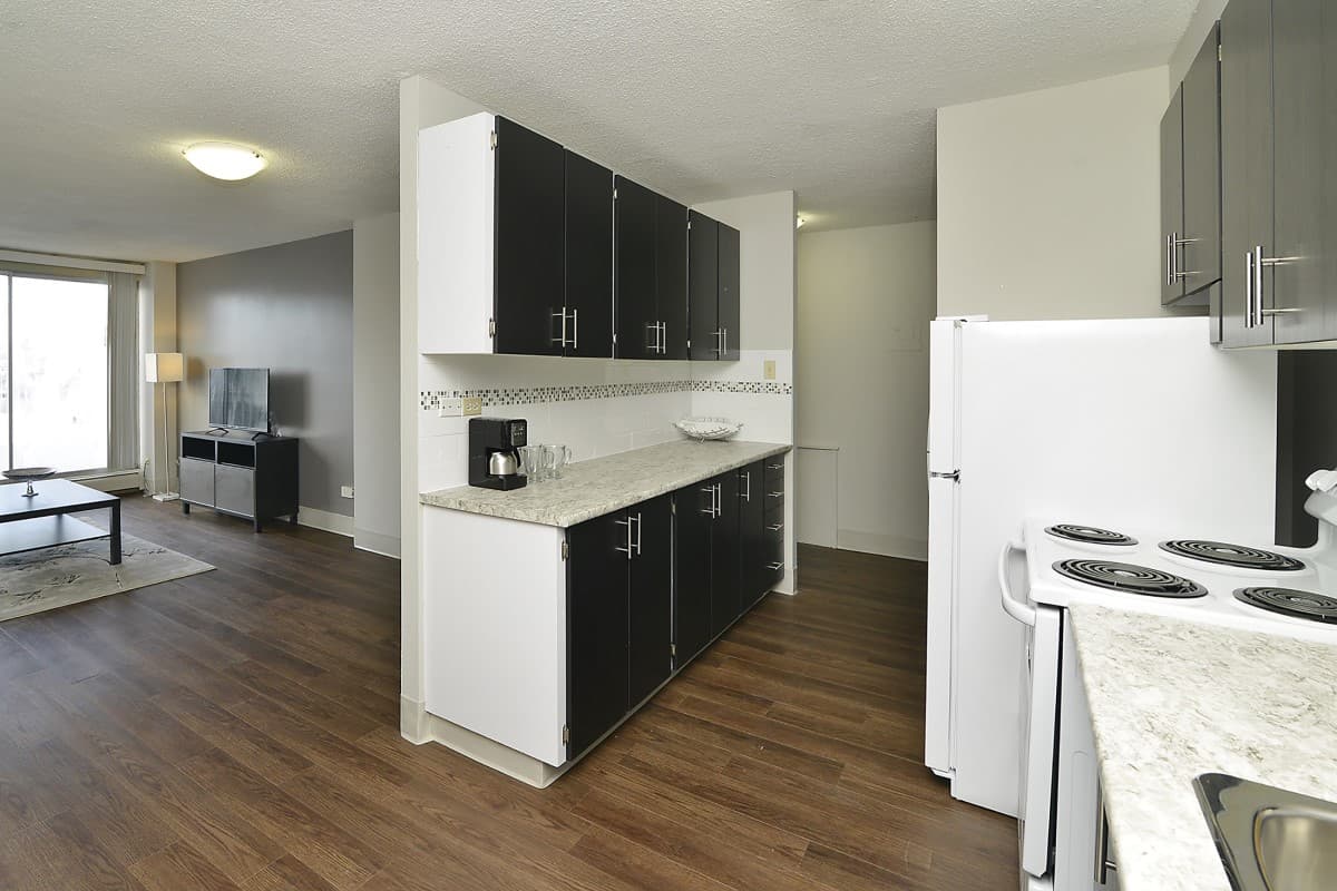 Camelot Suites - Kitchen
