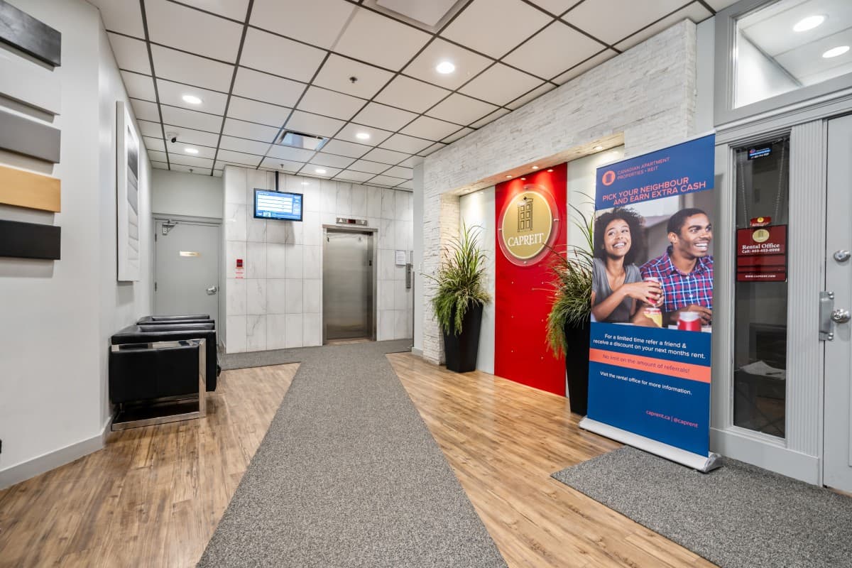 Vista Tower - Lobby