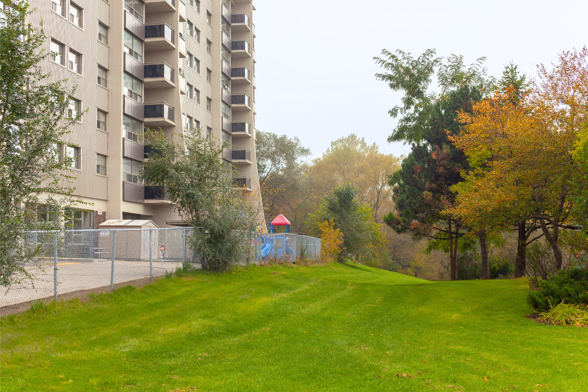 https://www.capreit.ca/wp-content/uploads/2021/09/2283-Eglinton-1200-x-800-px.png
