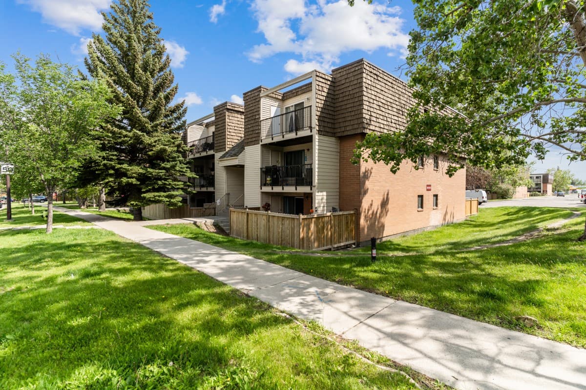 Pineridge Greene Apartments, 5300 Rundlehorn Drive NE, Calgary, AB