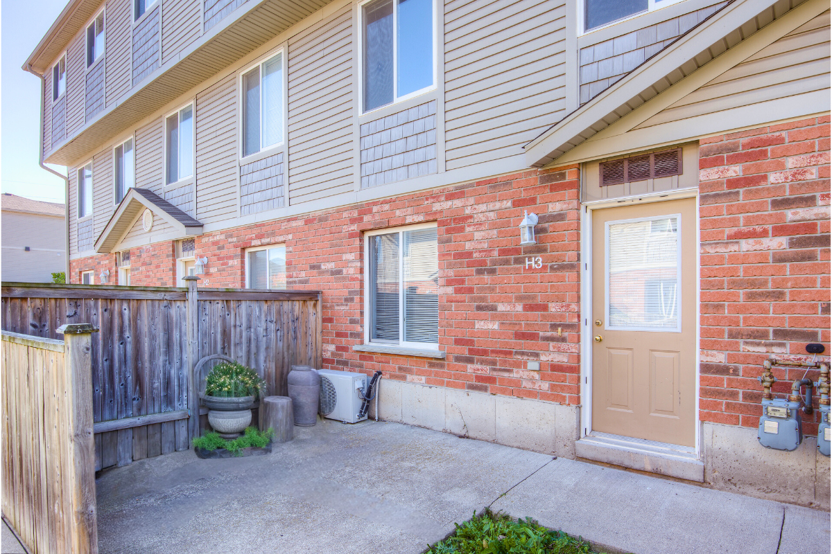 https://www.capreit.ca/wp-content/uploads/2021/09/265-Lawrence-Ave-Backyard-1200-x-800-px.png