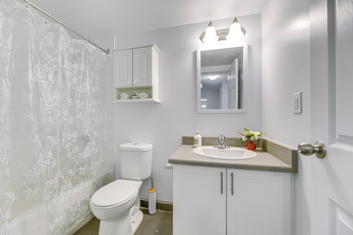 https://www.capreit.ca/wp-content/uploads/2021/09/3-Knightsbridge-804-medium-24.jpg