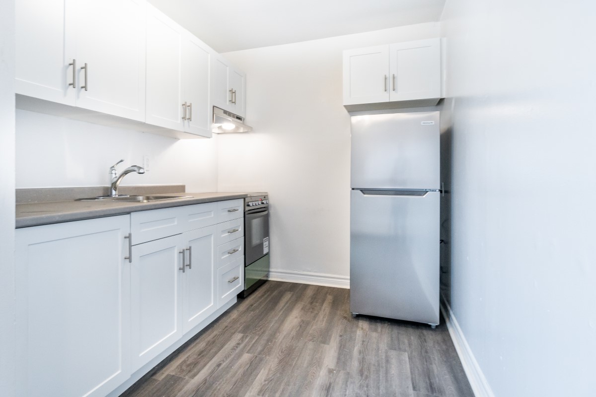 https://www.capreit.ca/wp-content/uploads/2021/09/4-Apartments-for-rent-London-ON-Westpark-Gardens-Royal-York-Road-kitchen.jpg