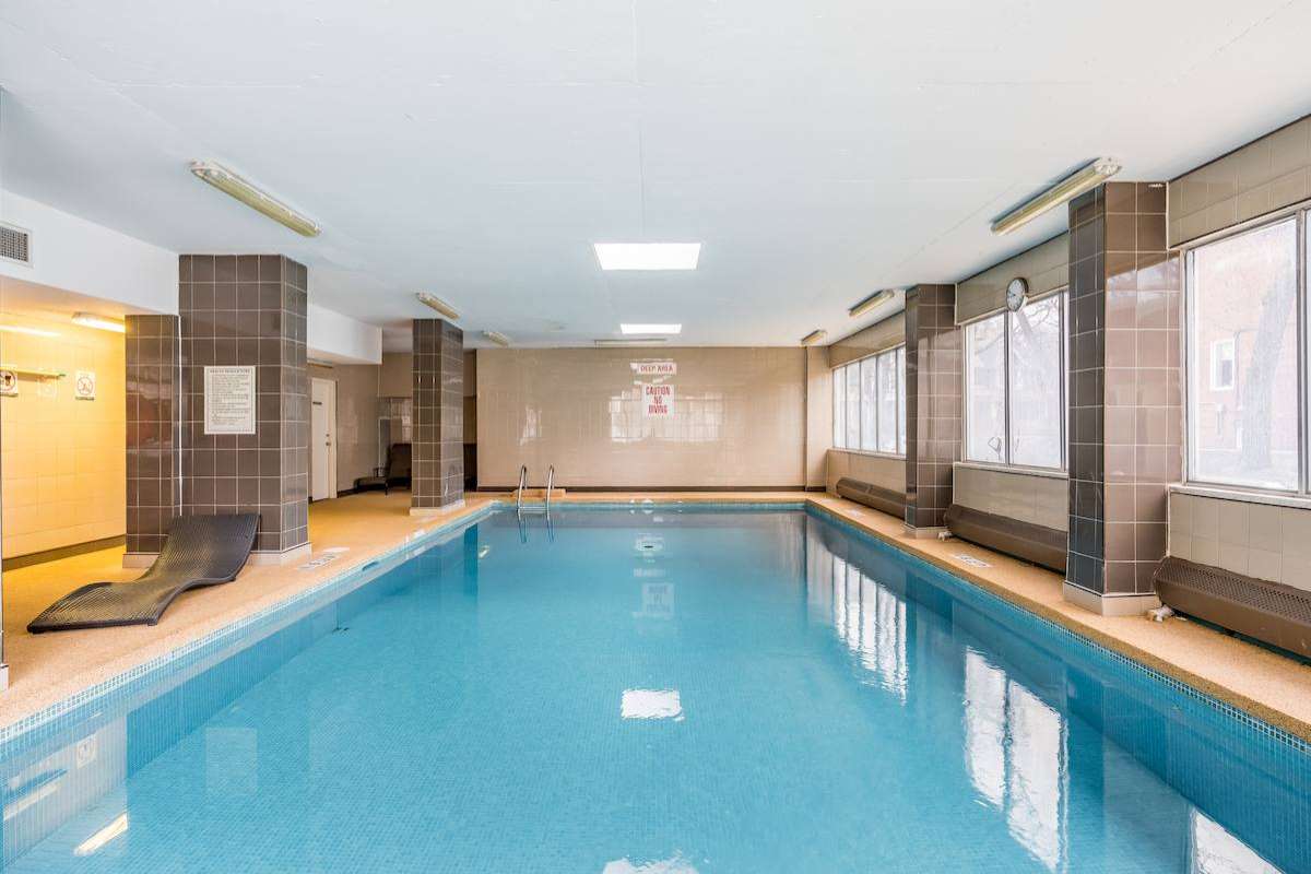 https://www.capreit.ca/wp-content/uploads/2021/09/4-apartments-for-rent-Toronto-ON-33-Eastmount-pool.jpg