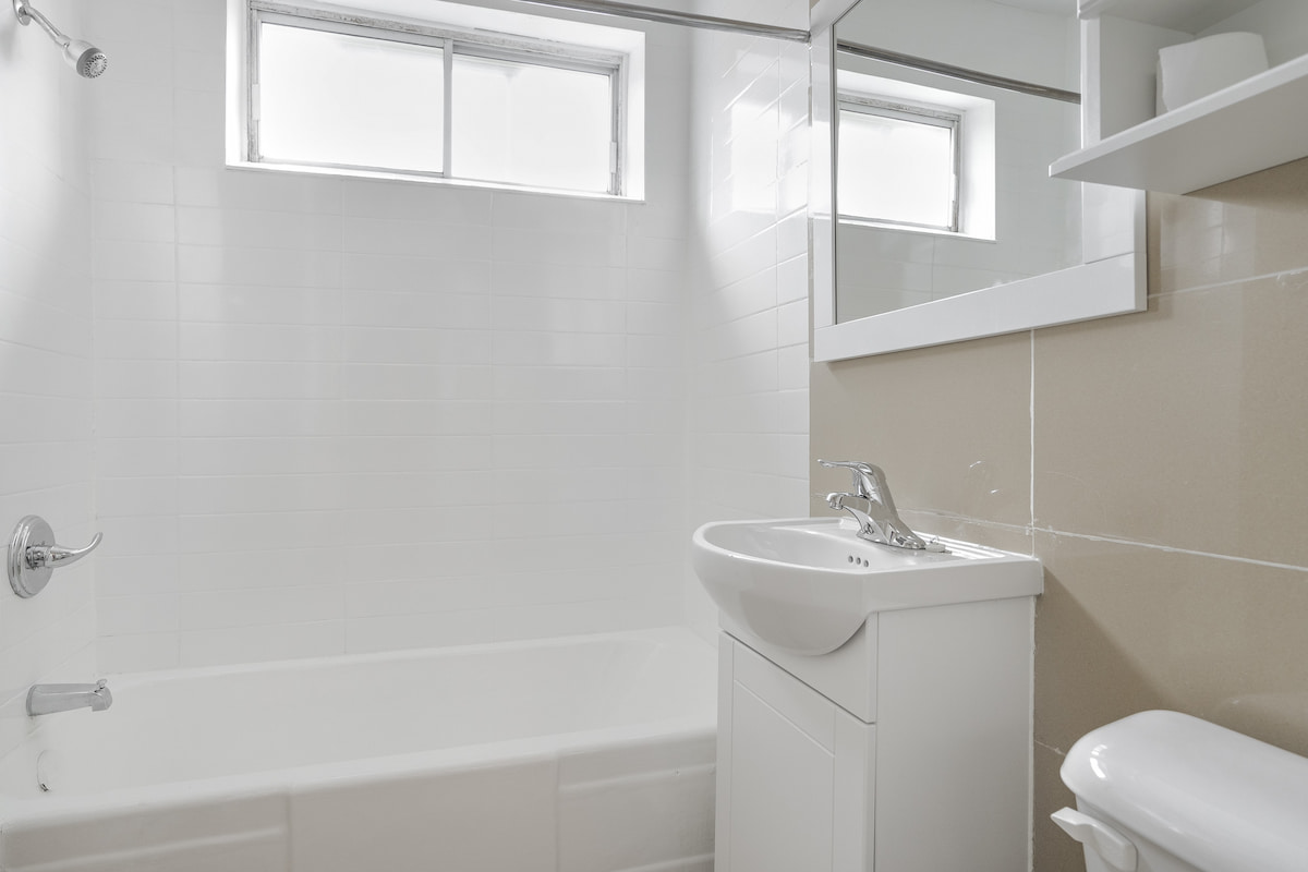 4080, 4100, 4120, 4140 Chemin de la CôteSainteCatherine, Montreal, QC