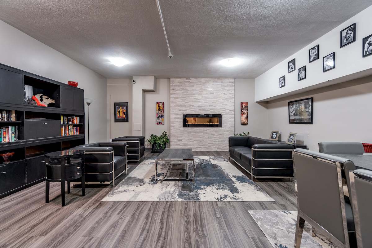 https://www.capreit.ca/wp-content/uploads/2021/09/8-Apartments-for-rent-Burlington-ON-4067-Longmoor-party-room.jpg