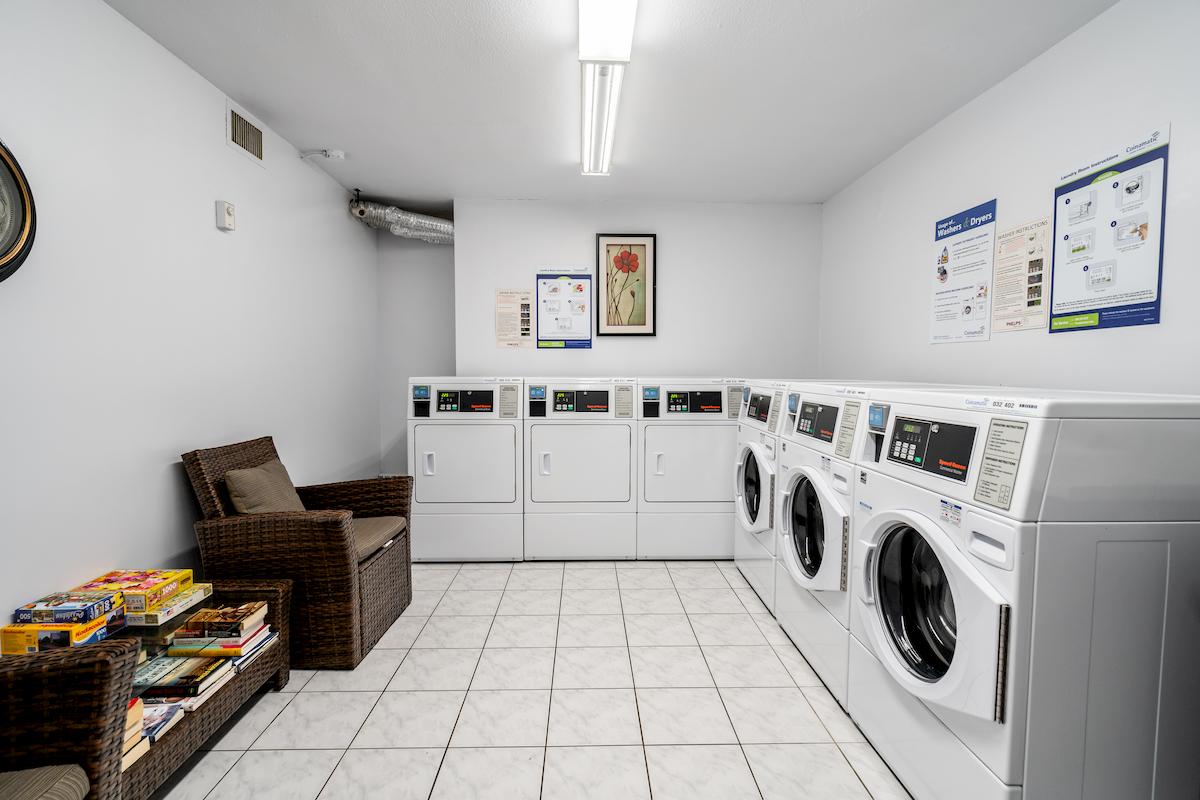 https://www.capreit.ca/wp-content/uploads/2021/09/9-apartments-for-rent-burlington-tycourt-1420-tyandaga-park-laundry-room.jpg
