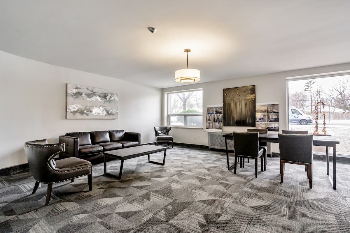 https://www.capreit.ca/wp-content/uploads/2021/09/9-apartments-for-rent-scarborough-toronto-ON-belmar-2265-victoria-park-party-room.jpg