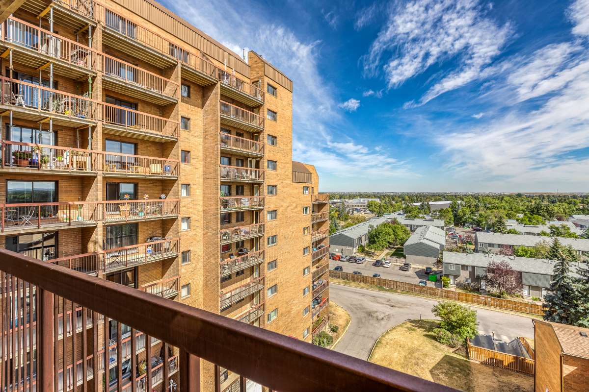 https://www.capreit.ca/wp-content/uploads/2021/09/9100-Bonaventure-Dr-SE-Calgary-Balcony.jpg