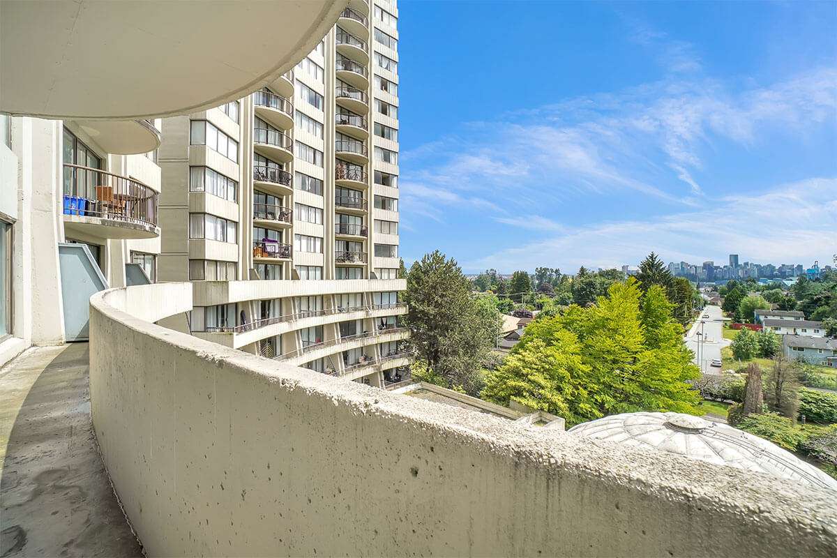 International Plaza Apartments