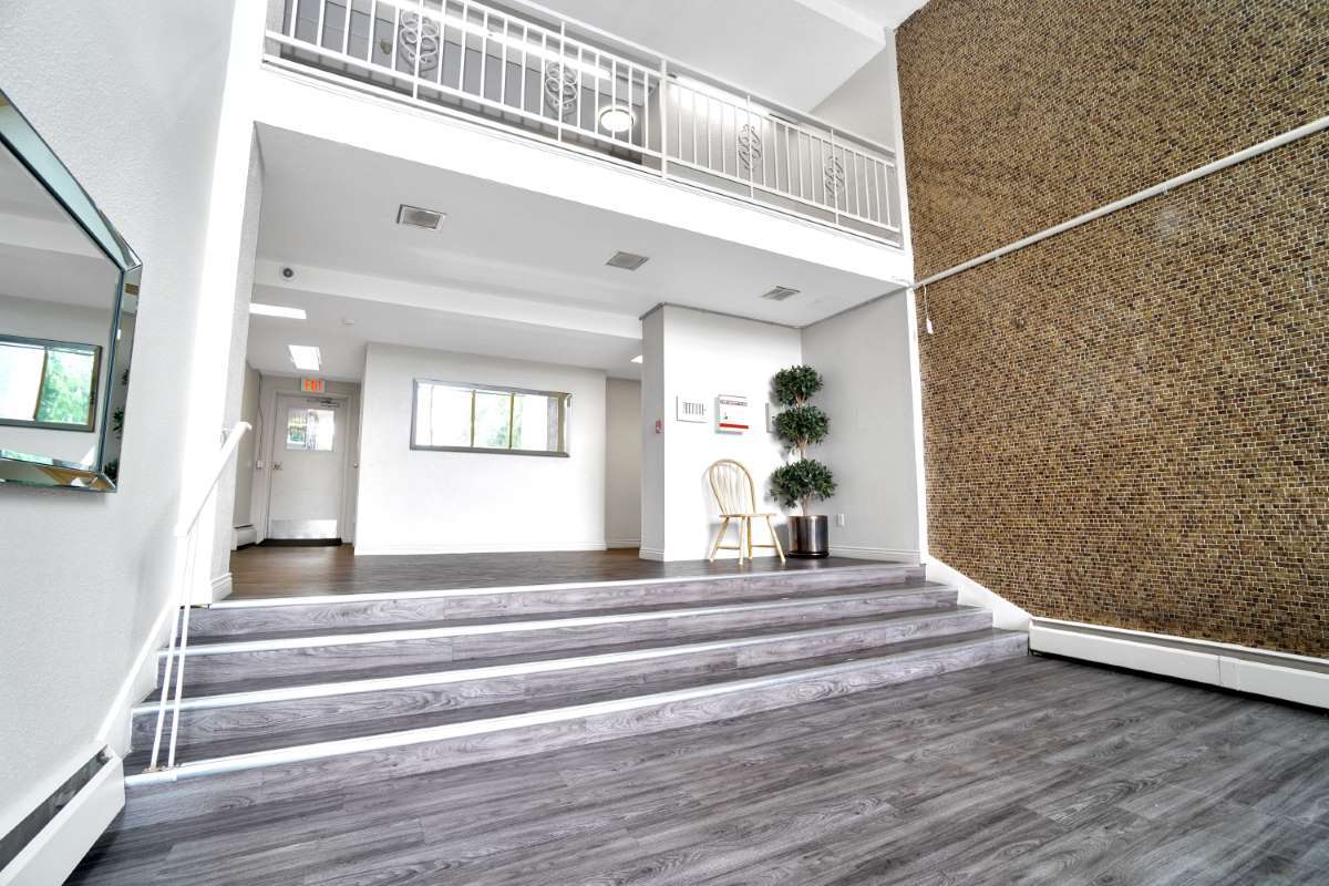 Grosvenor Square Apartments