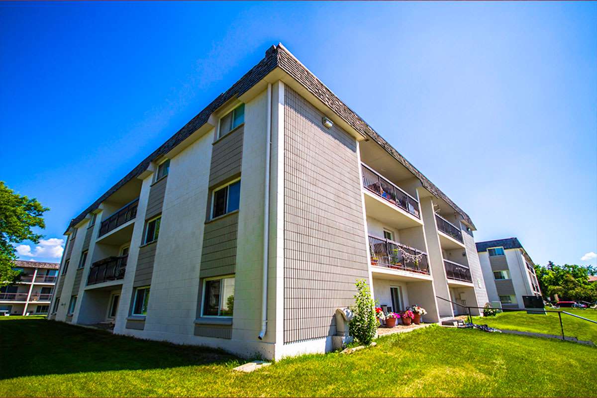 Lewvan Village Apartments, 4730-4760 Pasqua Street, Regina, SK