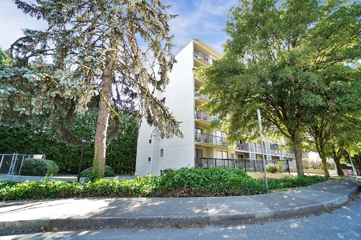 https://www.capreit.ca/wp-content/uploads/2021/09/Apartments-for-rent-Sydney-Place-in-Coquitlam-BC-exterior.jpg