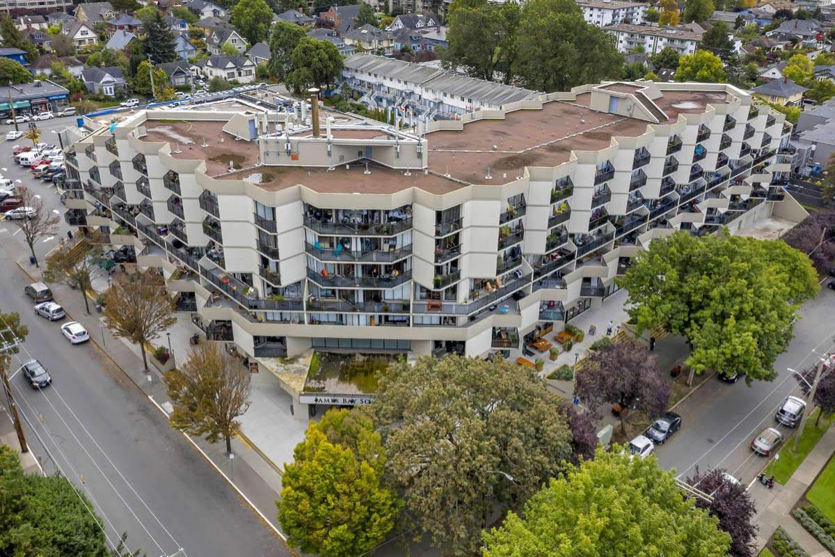 https://www.capreit.ca/wp-content/uploads/2021/09/Apartments-for-rent-Victoria-BC-James-Bay-Square-apartments-aerial-1.jpg