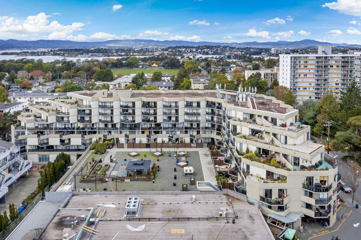 https://www.capreit.ca/wp-content/uploads/2021/09/Apartments-for-rent-Victoria-BC-James-Bay-Square-apartments-aerial-2.jpg