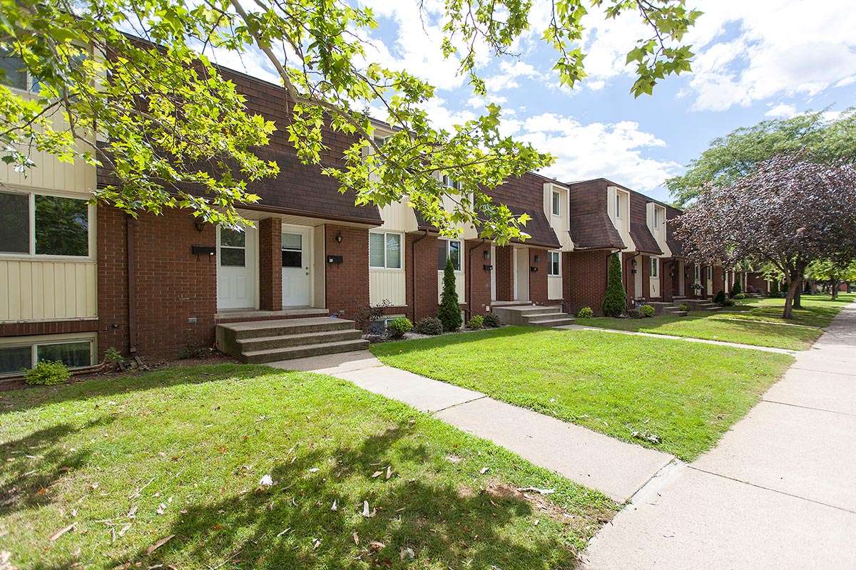 https://www.capreit.ca/wp-content/uploads/2021/09/Apartments-for-rent-in-Sarnia-ON-1202-Pontiac-Court-Townhome-exterior-4.jpg