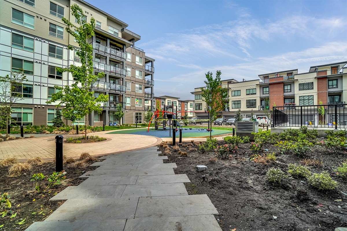 https://www.capreit.ca/wp-content/uploads/2021/09/Appartements-for-rent-in-Langley-BC-Willoughby-Walk-20839-78B-Ave_0000s_0004_Grounds.jpg