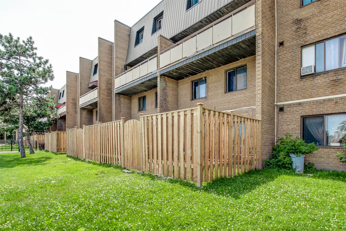 https://www.capreit.ca/wp-content/uploads/2021/09/Brampton-Village-TH-_0000_Layer-8.jpg