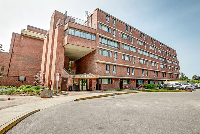 https://www.capreit.ca/wp-content/uploads/2021/09/Clark-Townhomes-40806-Exterior.jpg