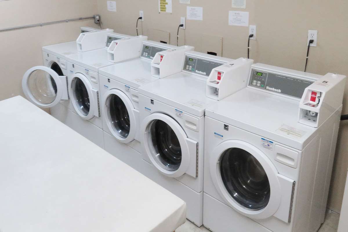 https://www.capreit.ca/wp-content/uploads/2021/09/Park-Manor-885-Dunsmuir-Esquimalt-BC-Laundry.jpg