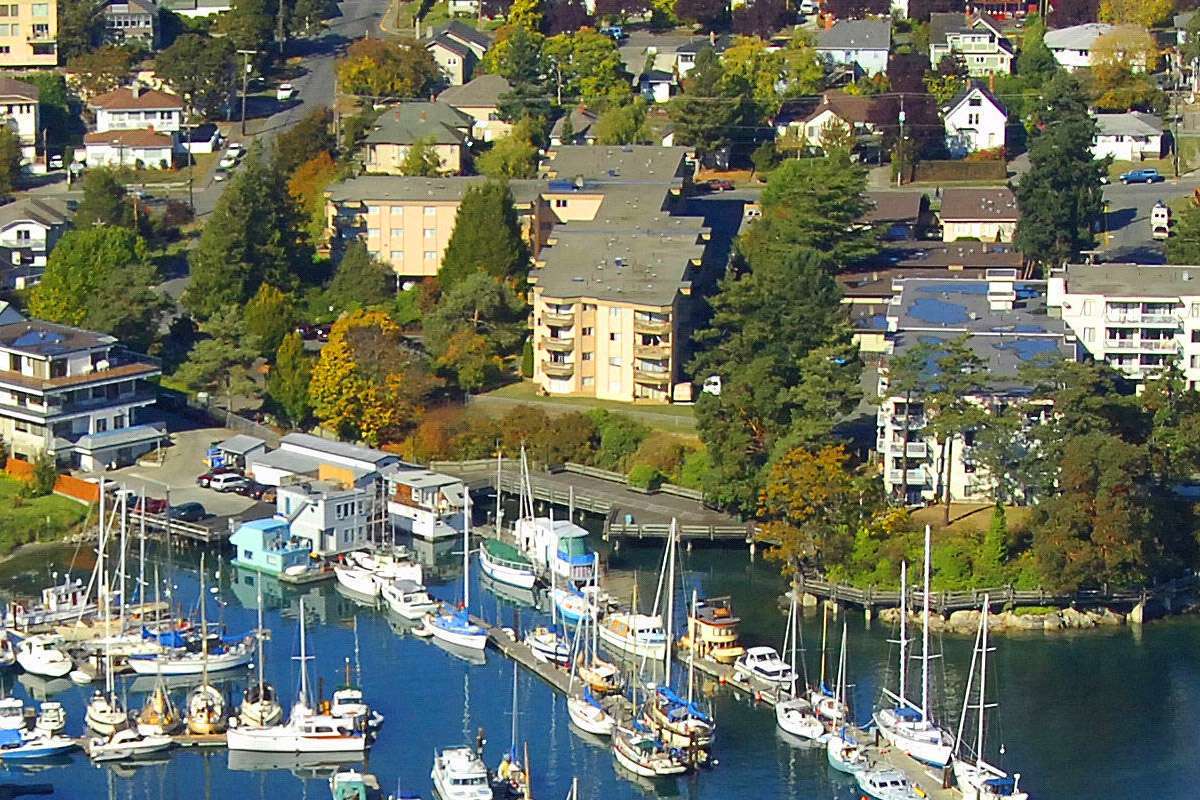 https://www.capreit.ca/wp-content/uploads/2021/09/Park-Manor-885-Dunsmuir-Esquimalt-BC-Marina.jpg