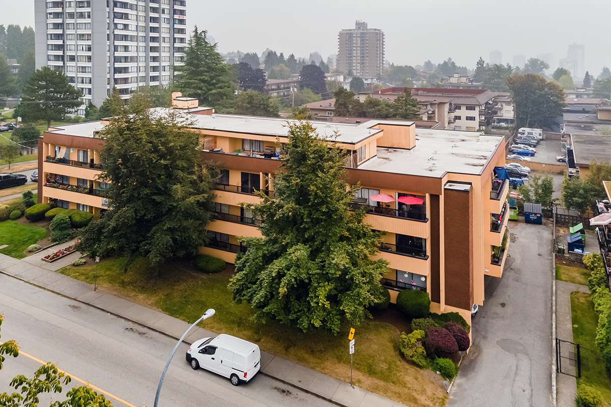 https://www.capreit.ca/wp-content/uploads/2021/09/Park-Villa-Apartments-New-Westminster-BC-Aerial.jpg