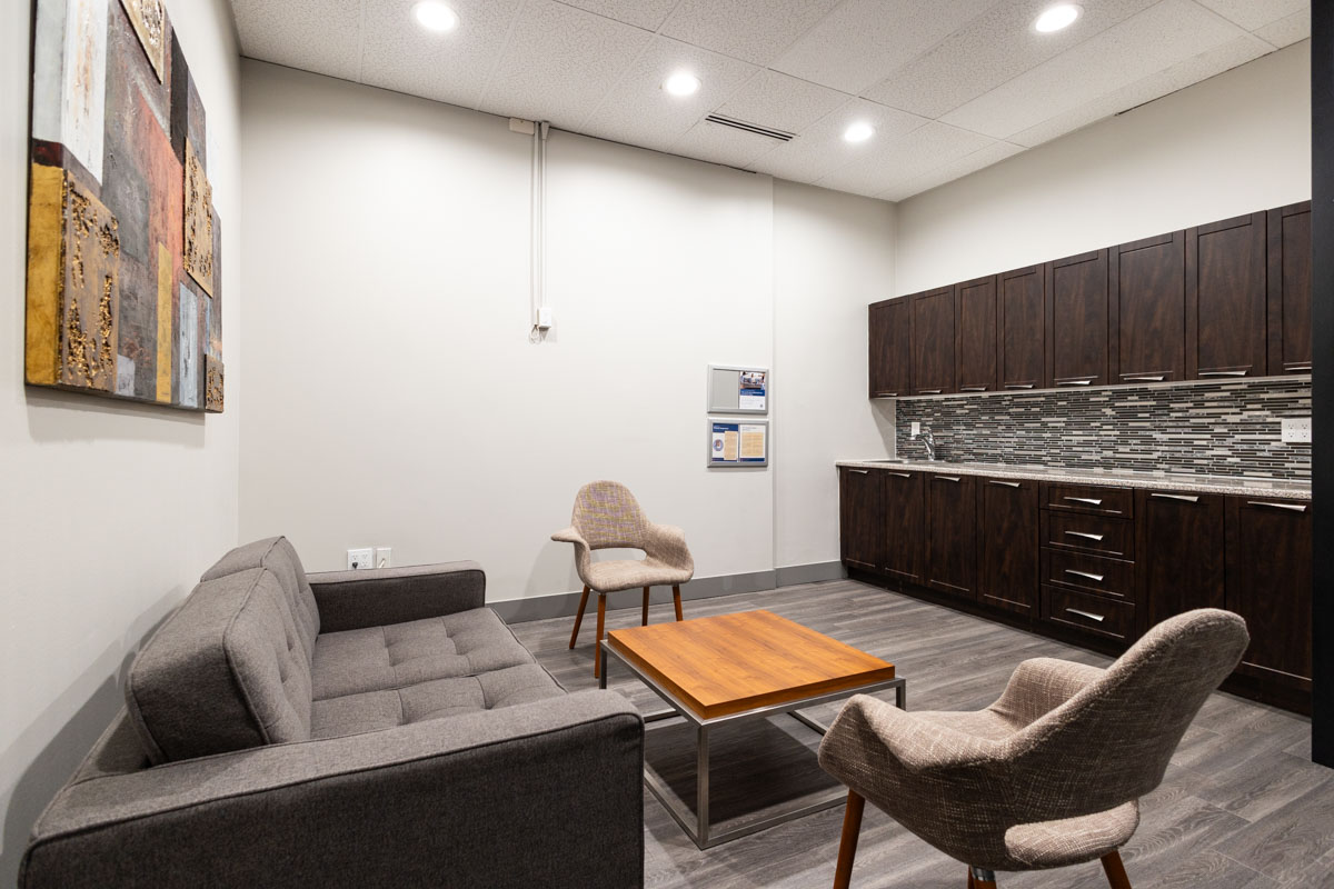 https://www.capreit.ca/wp-content/uploads/2021/09/Somerset-Place-Social-Room-Web.jpg