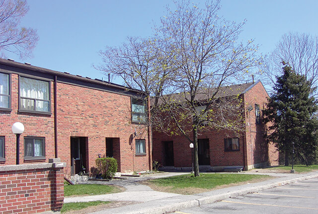 https://www.capreit.ca/wp-content/uploads/2021/09/Townhomes-for-rent-in-Toronto-68-Cassandra-Blvd-3.jpg