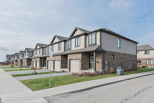 https://www.capreit.ca/wp-content/uploads/2021/09/Townhomes-in-Hiyde-Park-London-ON-705-Freeport40705.jpg