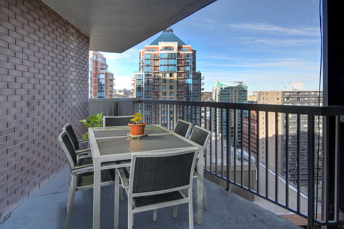Vista Tower - Balcony