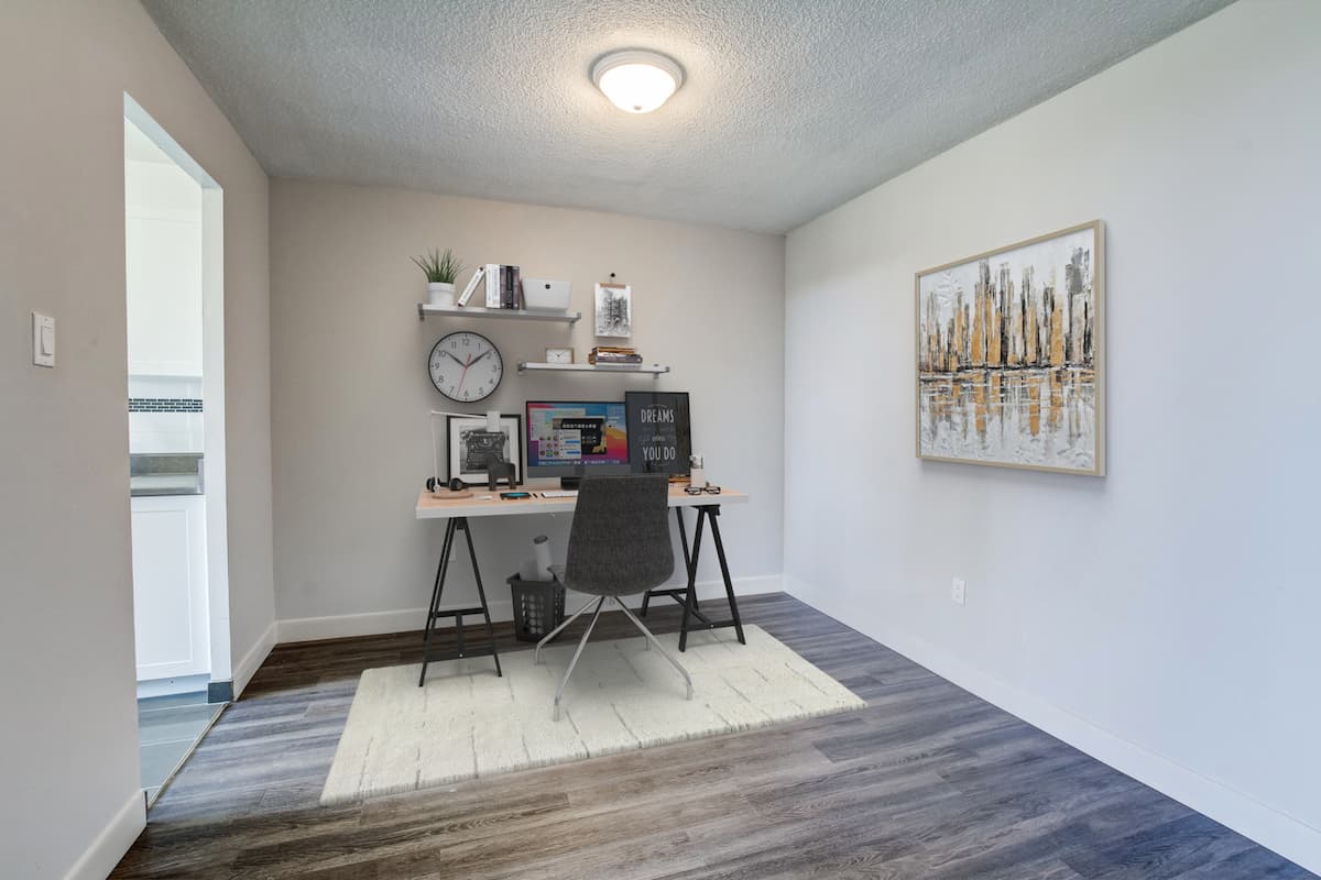 https://www.capreit.ca/wp-content/uploads/2021/09/apartments-for-rent-knightsbridge-brampton-ON-home-office.jpg